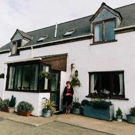 The Farmhouse Lochmeyler Hotels in Brawdy