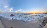 Romantic Beachfront Casita w Pool - AC - Sleeps 4 - Beach