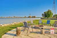 Waterfront Bay City Home w/ Dock & Boat Launch! - 3-Star