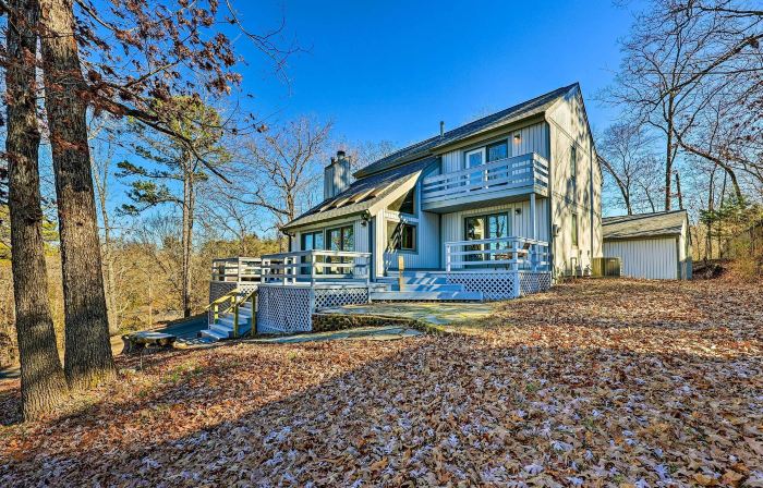 Hot Springs Getaway w/ Beautiful Lake Views!