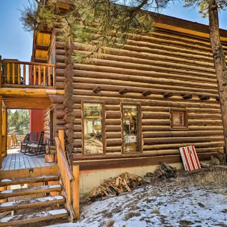Classic Colorado Log Home w/ Mountain Views!