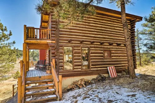 Classic Colorado Log Home w/ Mountain Views! -  Privatzimmer