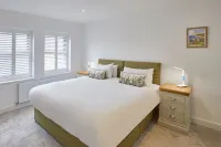 Host & Stay - Even Keel - balcony