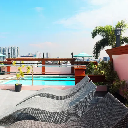 Urban Travellers Hotel