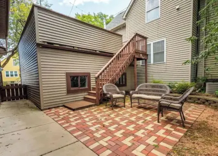 Downtown home w/ rooftop patio - walk everywhere! Отели рядом с достопримечательностью «UWM English as a Second Language Program»