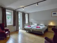 Monastery Retreat in Blossoming Limburg - Wifi