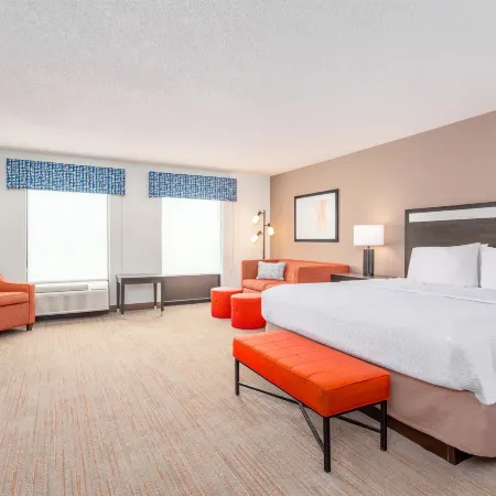 Hampton Inn Akron-South Hotels in Green