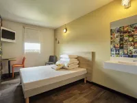 hotelF1 Laval Hotels in Change