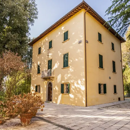 Mansion in Citerna with Pool & Garden