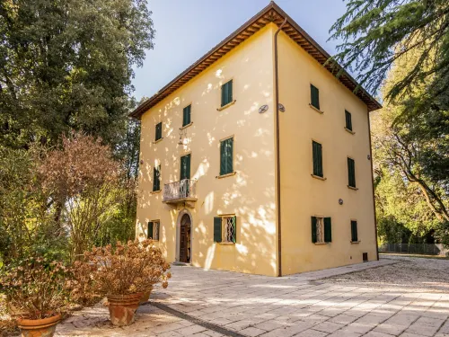 Mansion in Citerna with Pool & Garden