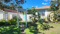 Private Entrance Room & Bathroom  w/ Courtyard Close to Beach & Downtown
