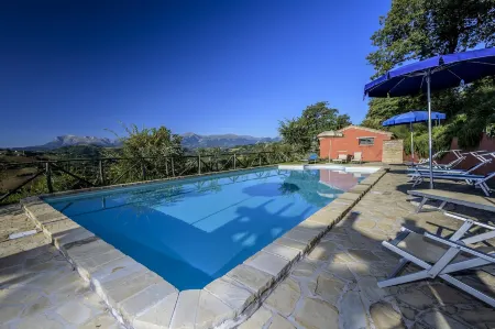 Gorgeous Apartment with Pool Near Sibillini Mountains