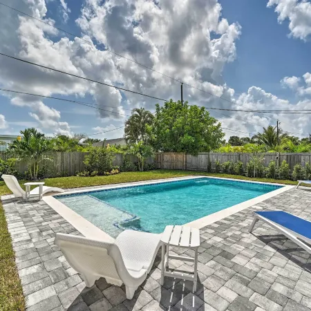 Retreat w/ Heated Pool Near Vanderbilt Beach!
