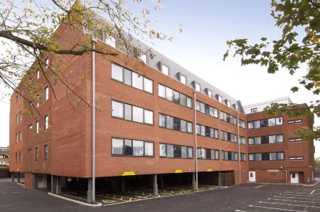 Premier Inn London Hanger Lane Отели рядом с достопримечательностью «Университет Западного Лондона»