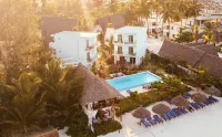 La Perla Beach Resort - Kolam Renang