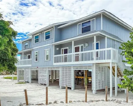 Gulf Front on a Island, 1 Pet, Tennis/Pickleball , Kayaks, Sup Pool is Closed Hotels in Placida
