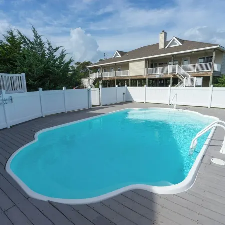 One level 4 Bedroom House with Pool, Large Docks, Canal Access - The Turtle Club