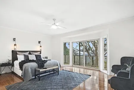 6 Star eco home with spectacular view.