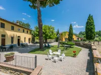 Montereggi Hotels in Capraia e Limite