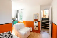 Elegant Triplex with Private Parking-2BR/4P-Honfleur