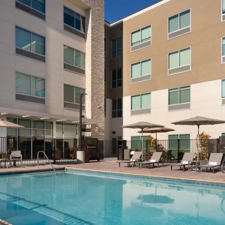 Holiday Inn Express & Suites FRESNO AIRPORT by IHG