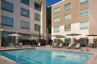 Holiday Inn Express & Suites FRESNO AIRPORT by IHG - piscina