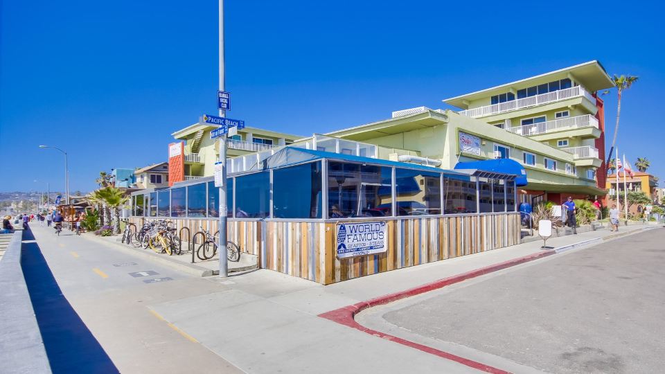Surfer Beach Hotel