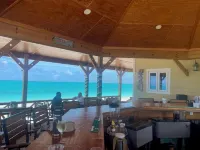 Fair Winds: Tropical Beach House, Stunning Ocean View, Pool, Steps to the Beach! ファーマーズ・ヒルのホテル