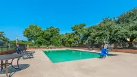 Motel 6 Hammond, la – I 12 – I 55 - Pools