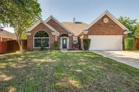 FL021 – 32Min to UNT Base - Sleeps 6 -  Free Parking