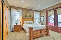 The Barn House: Caldwell Mtn Retreat w/ Hot Tub! - 3-Star