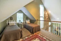 Hot Tub & Wooded Views: Lakefront Blue Eye Cottage - parking
