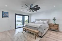 Entire Luxury Lake Granbury Cliffside Home w/ Deck - Balkon