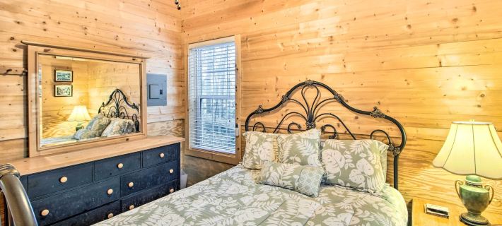 Secluded Santee River Island Retreat w/ Dock! Hotéis em Georgetown County