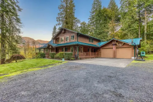 Picturesque Retreat with Game Room and Hot Tub - Cozy Escape