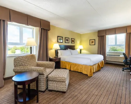 Comfort Inn & Suites Hotels in Bruce County