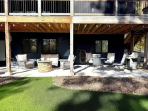 One Bedroom Relaxing Woodland Getaway with Putting Green and Walking Trails