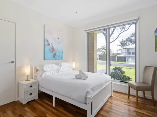 Seaside 3-Bed Home, Direct Beach Access