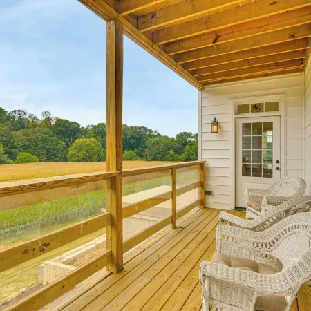 Updated Farmhouse < 2 Mi to Historic Middletown!