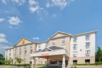 Super 8 by Wyndham Barrie South Hotels in Barrie