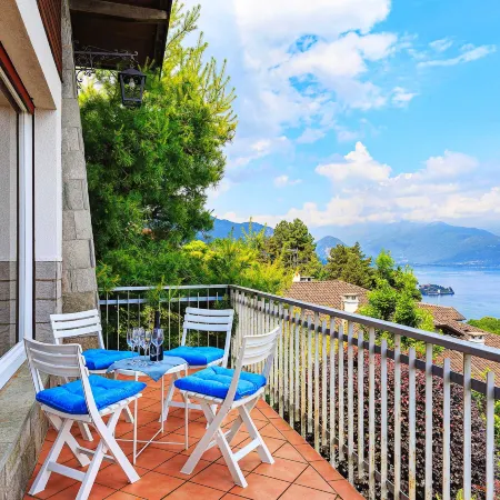 Charming home with stunning lake views