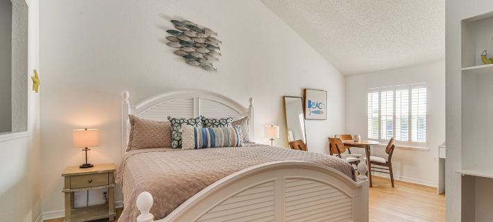1 Block to Sunset Beach: Dog-friendly Family Home Hotels in Pinellas County