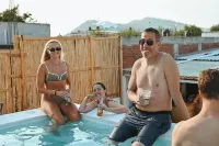 Maka Hostel - Pools