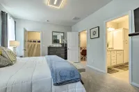 Sleek Durham Townhome Near Dtwn w/ Balcony! - Homestays