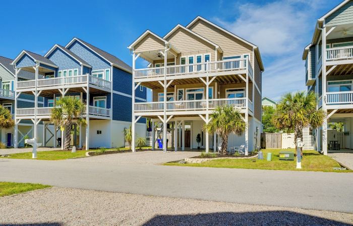Modern Surf City Beach House w/ Hot Tub!