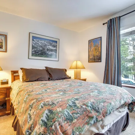 Mammoth Lakes Condo ~ 5 Mi to Mammoth Mtn!