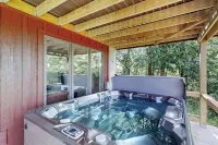 Luxurious 3BR Home w/ Hot Tub & Fireplace - 3 estrellas