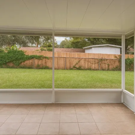 Modern Retreat, 9 Mins to Beach, Fast Wi-Fi