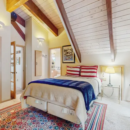 2BR Dog-friendly Cabin w/ Lake Views