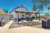 3Br Home w/ Sparkling Pool, Fire Pit - Wifi